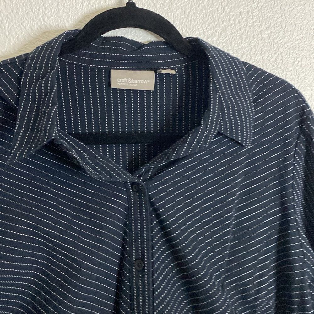 Croft & Barrow- black stitch button up top- stretch- Size XLP - Picture 2 of 5